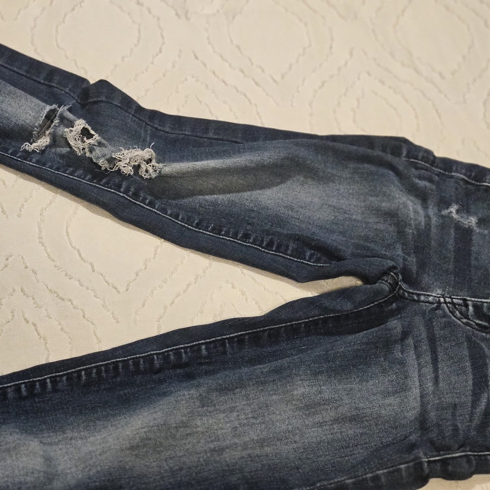 Distressed Jeans - Picture 2 of 4